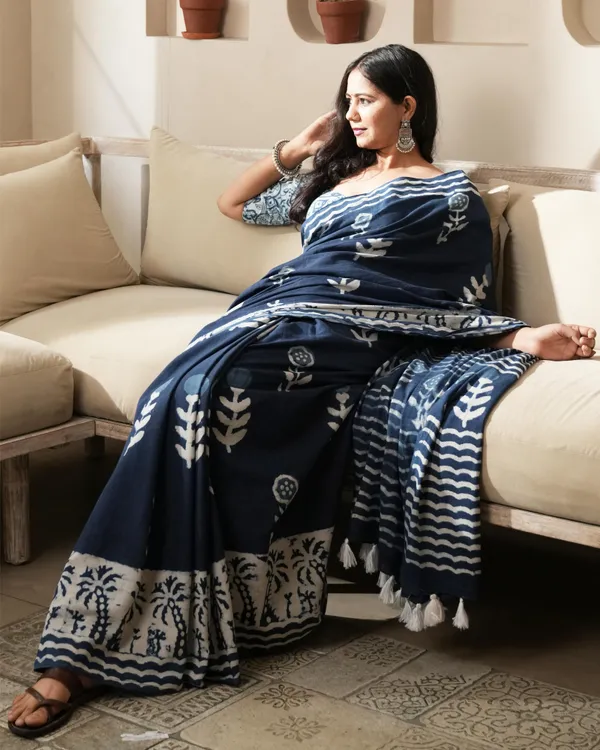 Indigo_Cotton_Parecha_Border_Dabu_Print_Mul_Saree_For_Women